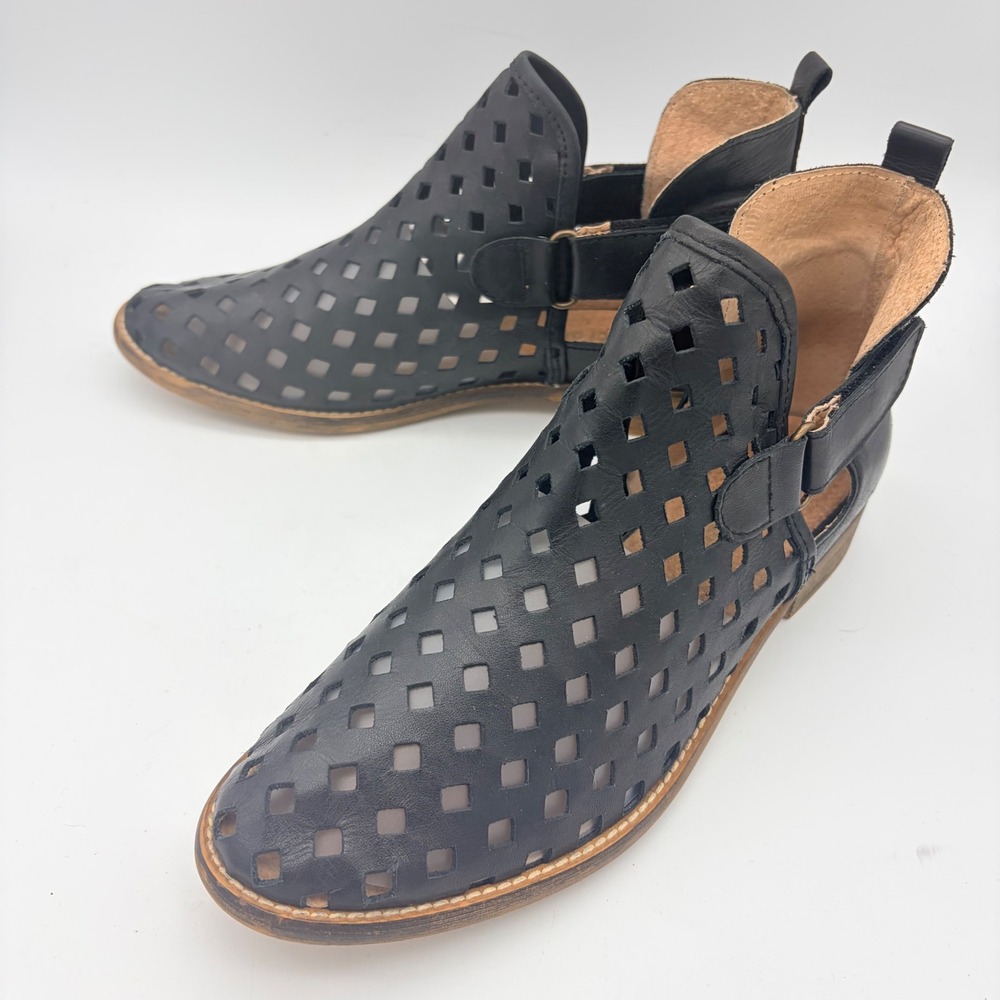 Musse & Cloud Black Leather Perforated Ankle Booties Spain Womens EU 38 US 8